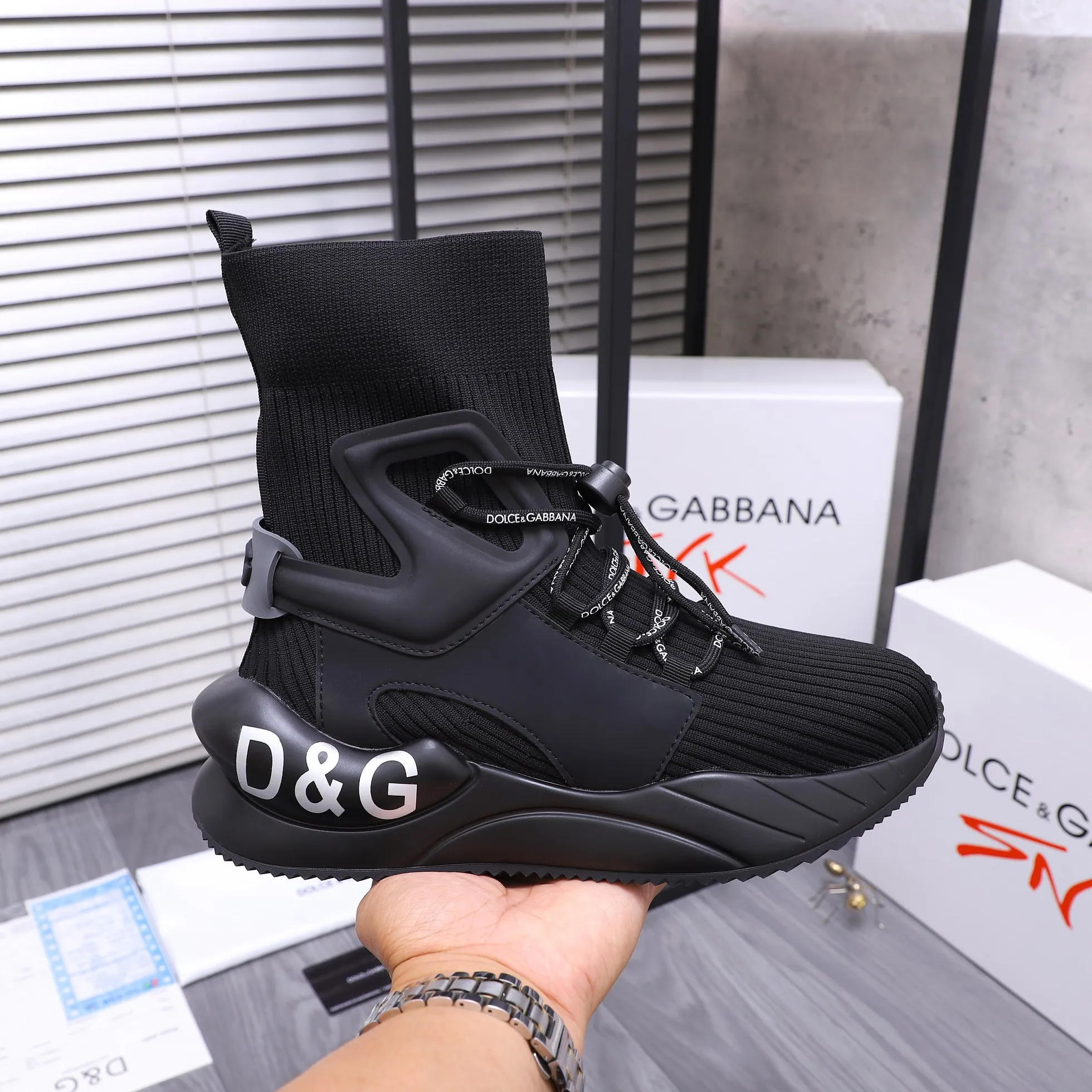 Men's shoes 💰442 Product trademark: DG (Dolce & Gabbana) casual shoes for couples. Regular size: 36-46 (45.46 is custom-made and non-returnable) Product materials: Selected knitted breathable spliced ​​cowhide upper, cowhide insole, original outsole
